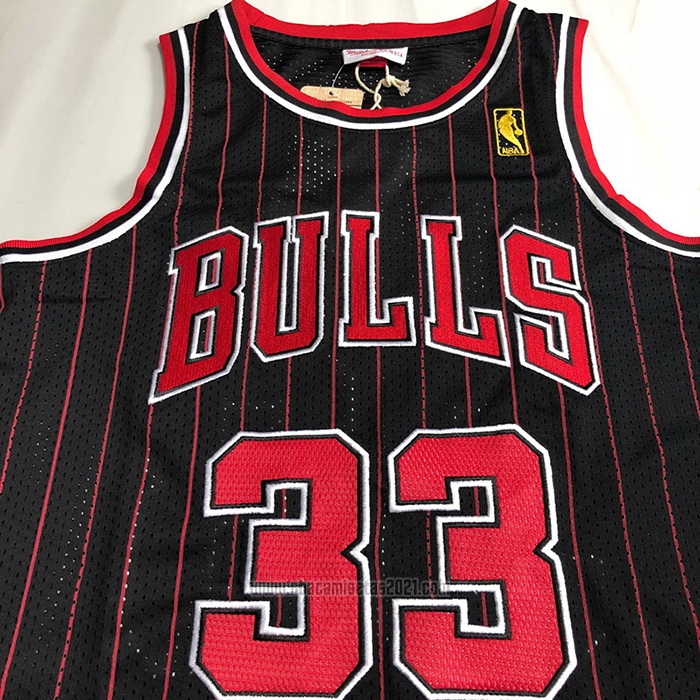 Camiseta Chicago Bulls Scottie Pippen #33 Mitchell & Ness 1996-97 Negro